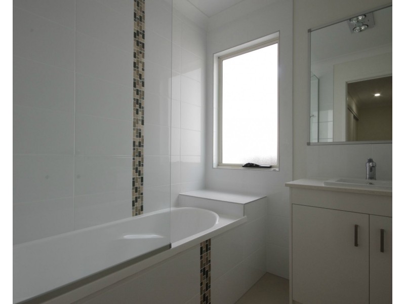 2/23 Oakwood Court, Pimpama QLD 4209