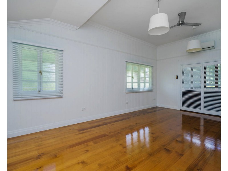 18 Chelmer St E, Chelmer QLD 4068