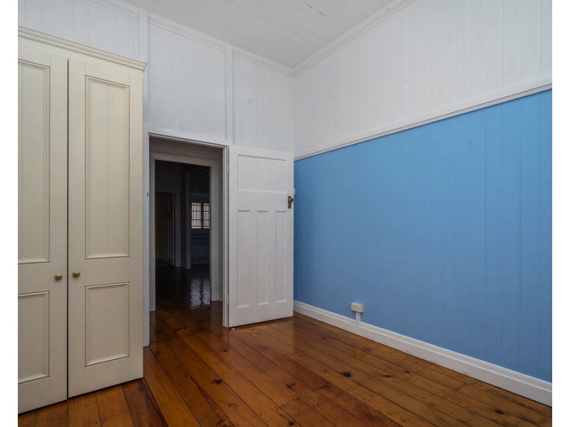 18 Chelmer St E, Chelmer QLD 4068