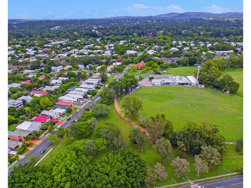 18 Chelmer St E, Chelmer QLD 4068