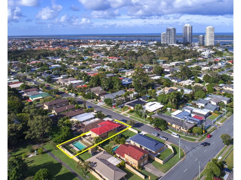 4 Ashgrove Avenue, Runaway Bay QLD 4216