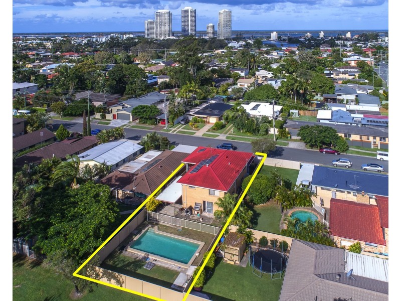 4 Ashgrove Avenue, Runaway Bay QLD 4216