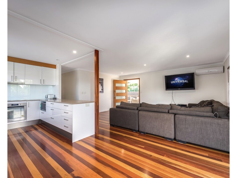 4 Ashgrove Avenue, Runaway Bay QLD 4216