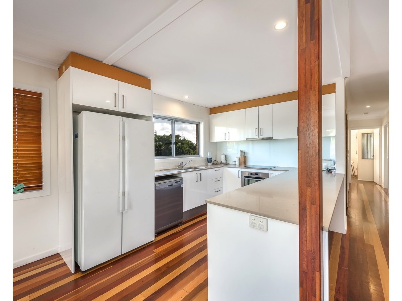 4 Ashgrove Avenue, Runaway Bay QLD 4216