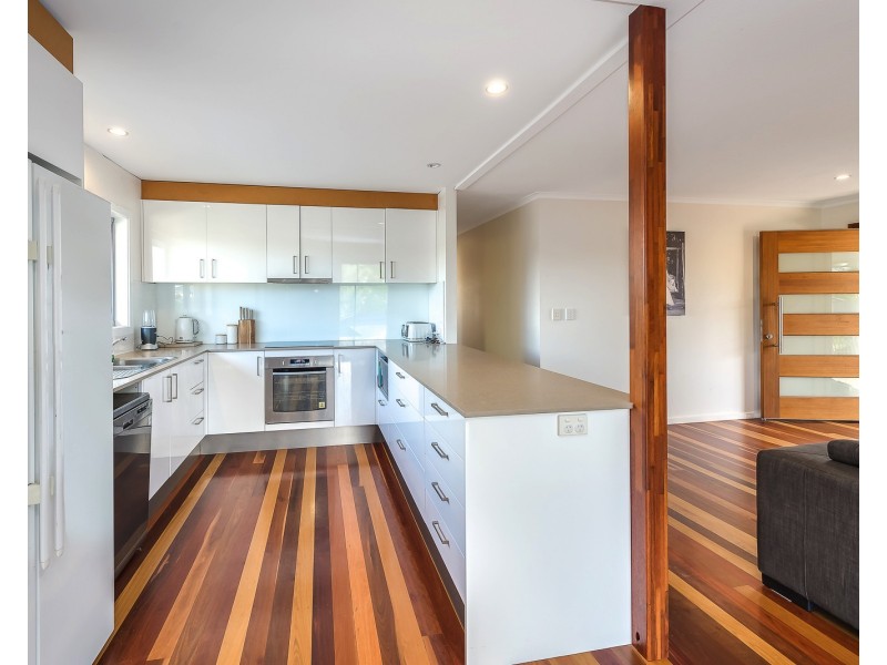 4 Ashgrove Avenue, Runaway Bay QLD 4216