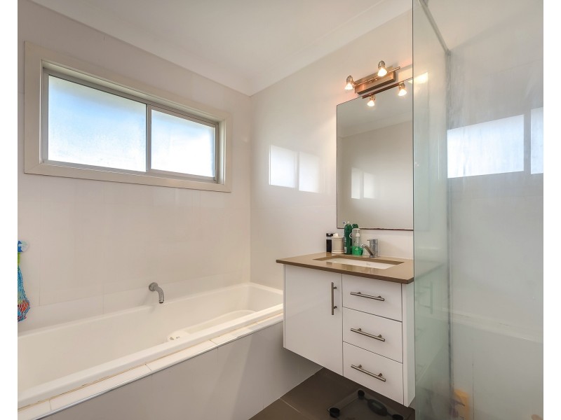 4 Ashgrove Avenue, Runaway Bay QLD 4216