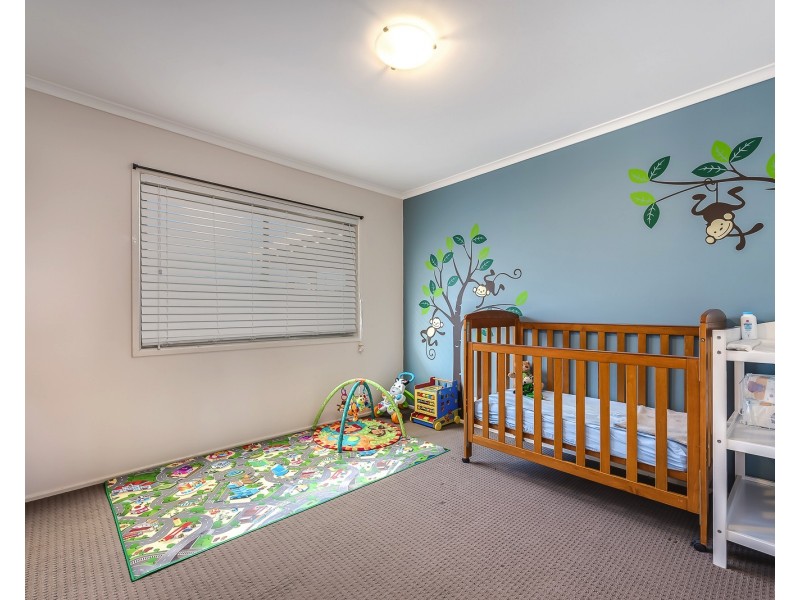 4 Ashgrove Avenue, Runaway Bay QLD 4216