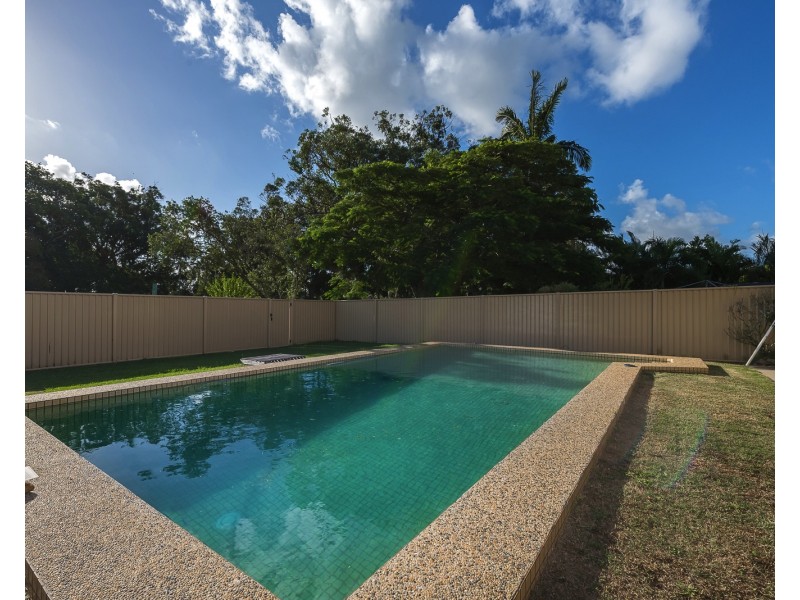 4 Ashgrove Avenue, Runaway Bay QLD 4216