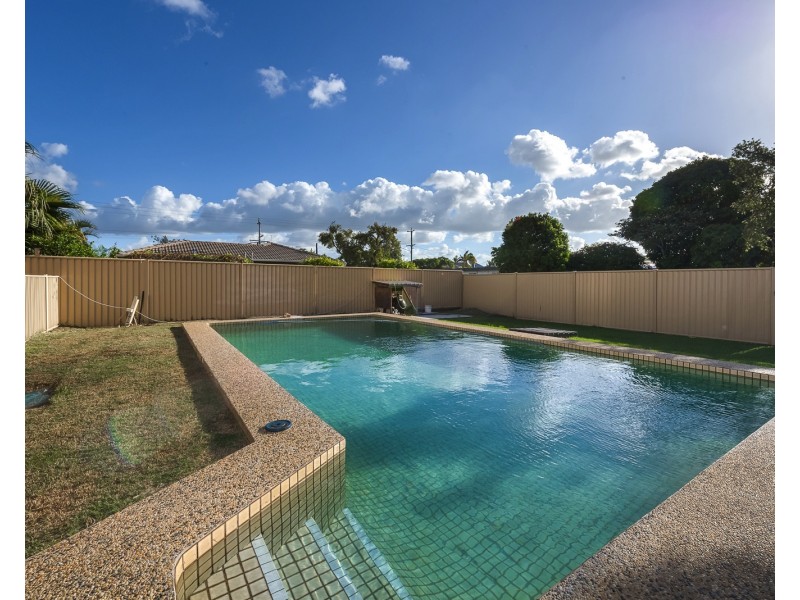 4 Ashgrove Avenue, Runaway Bay QLD 4216