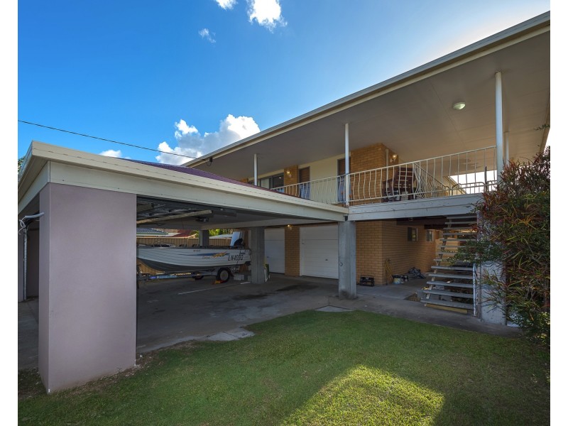 4 Ashgrove Avenue, Runaway Bay QLD 4216