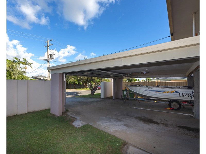 4 Ashgrove Avenue, Runaway Bay QLD 4216