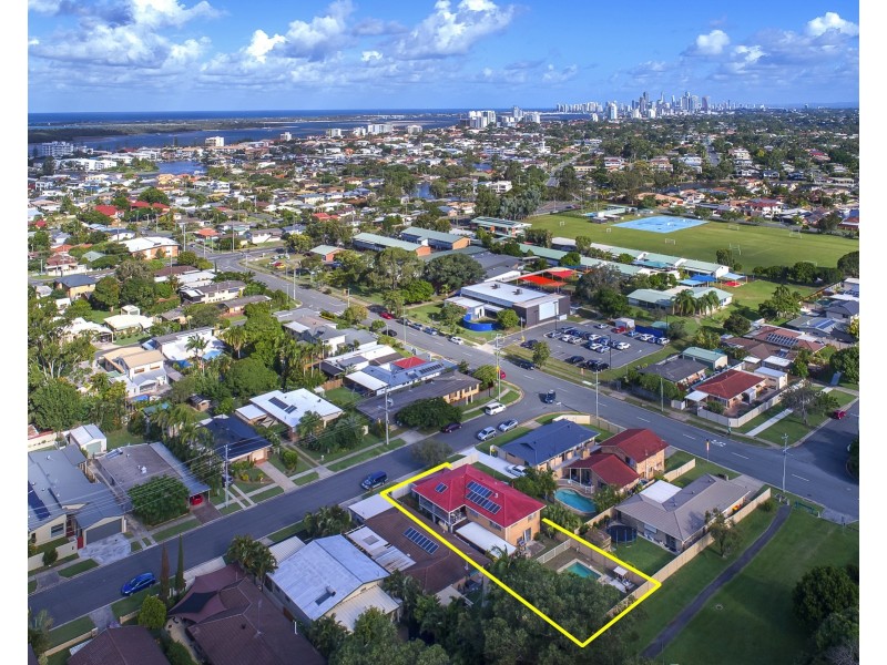 4 Ashgrove Avenue, Runaway Bay QLD 4216