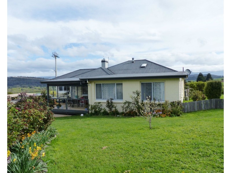 131 Emu Bay Road, Deloraine TAS 7304