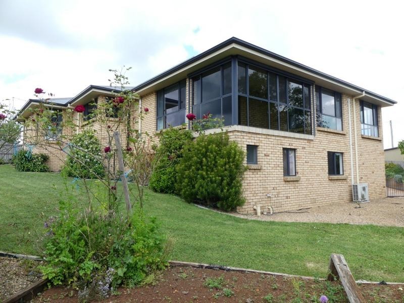 13 Kaye Elizabeth Place, Deloraine TAS 7304