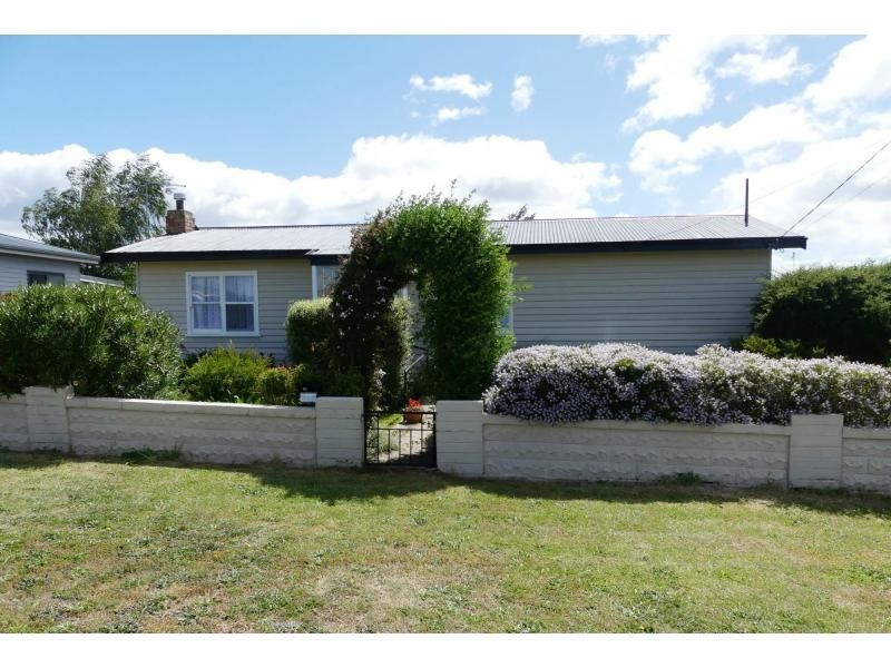 69 West Goderich Street, Deloraine TAS 7304