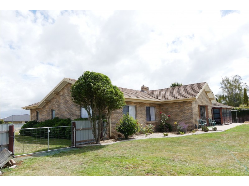 79-81 Westbury Place, Deloraine TAS 7304