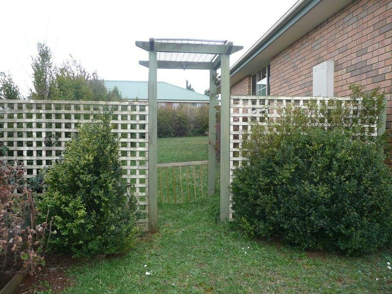 2/9 Gleadow Street, Deloraine TAS 7304