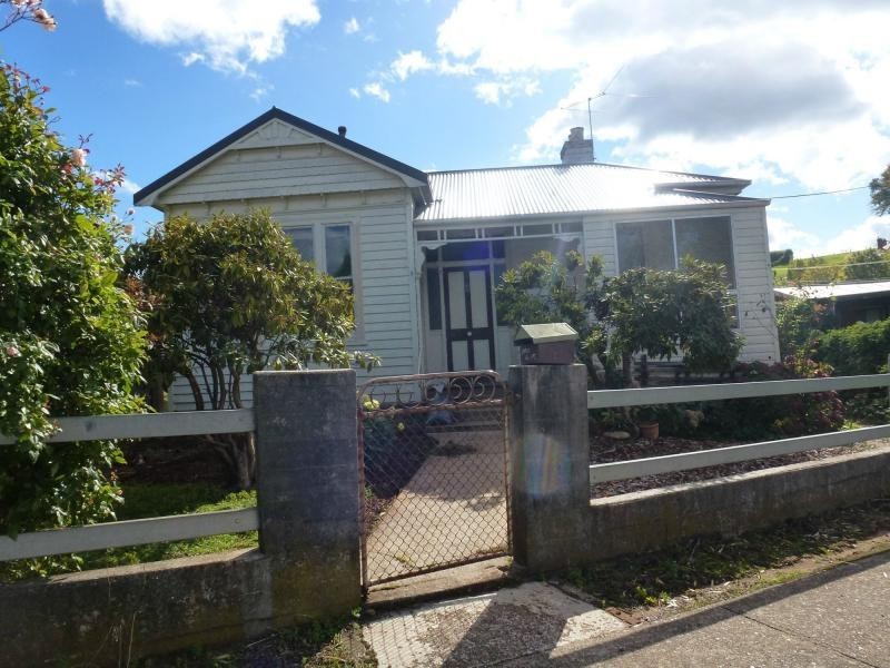 9 West Parade, Deloraine TAS 7304