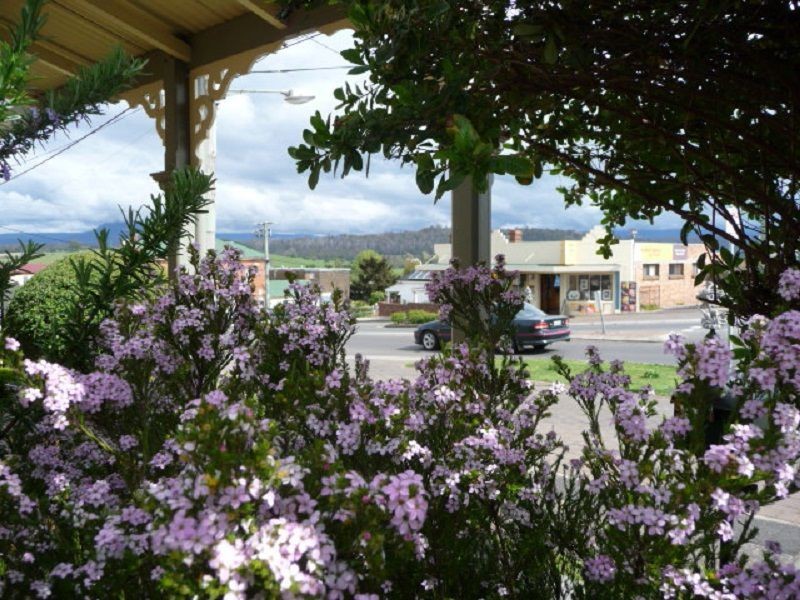 77 Emu Bay Road, Deloraine TAS 7304