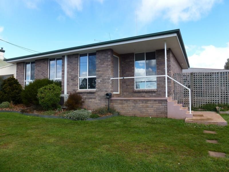 Unit 3 / 15 East Westbury Place, Deloraine TAS 7304
