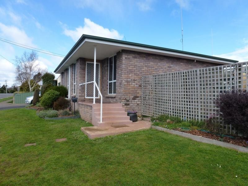 Unit 3 / 15 East Westbury Place, Deloraine TAS 7304