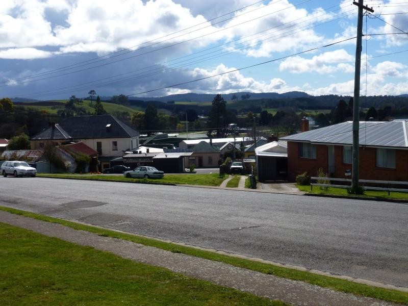 Unit 3 / 15 East Westbury Place, Deloraine TAS 7304