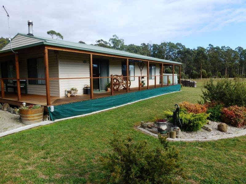8 Meander Road, Deloraine TAS 7304