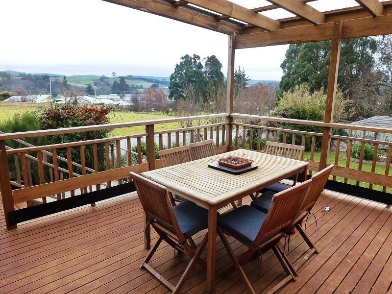 22 East Westbury Place, Deloraine TAS 7304