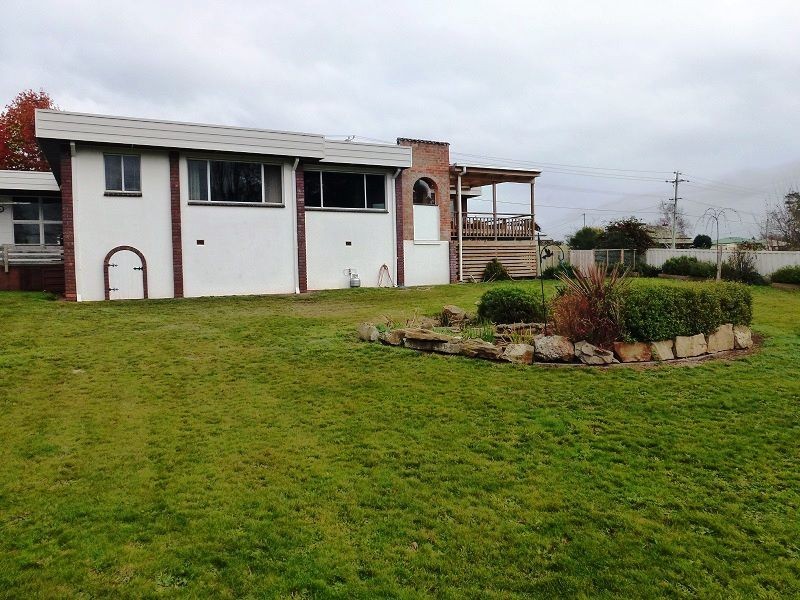 22 East Westbury Place, Deloraine TAS 7304