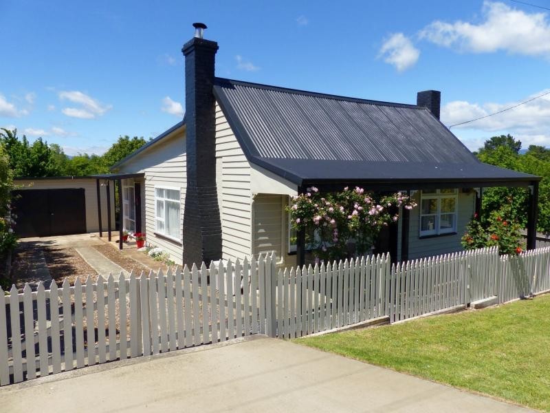 12 Beefeater Street, Deloraine TAS 7304