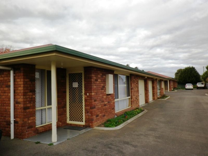 Unit 1-4/45 William Street, Westbury TAS 7303