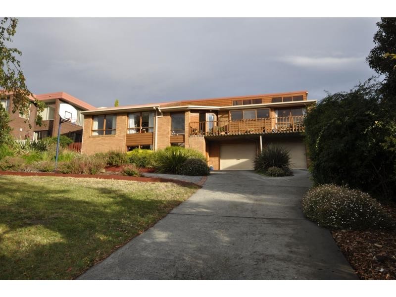 8 Holland Court, Howrah TAS 7018