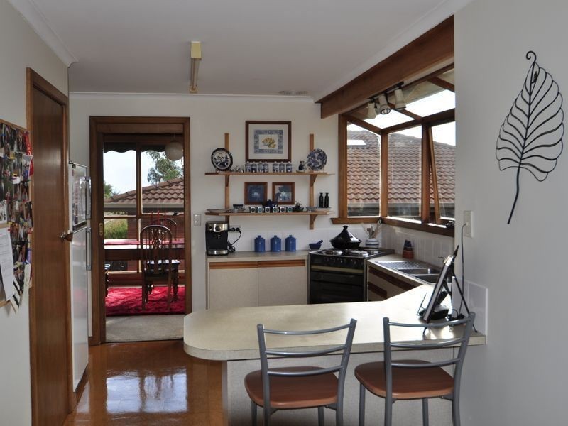 8 Holland Court, Howrah TAS 7018