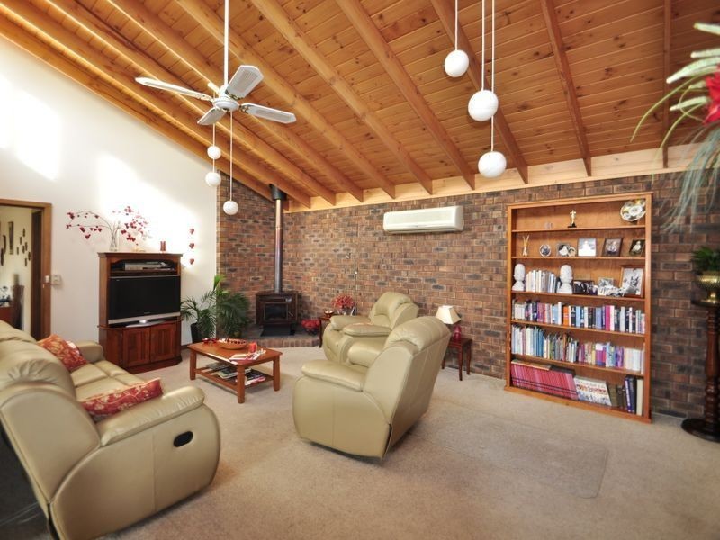 8 Holland Court, Howrah TAS 7018