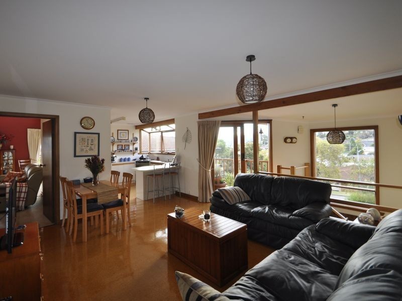 8 Holland Court, Howrah TAS 7018