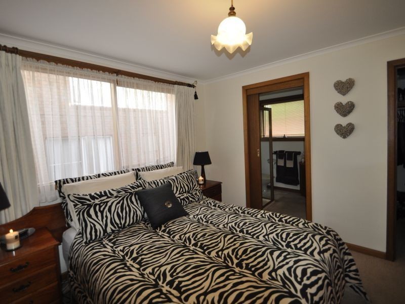 8 Holland Court, Howrah TAS 7018