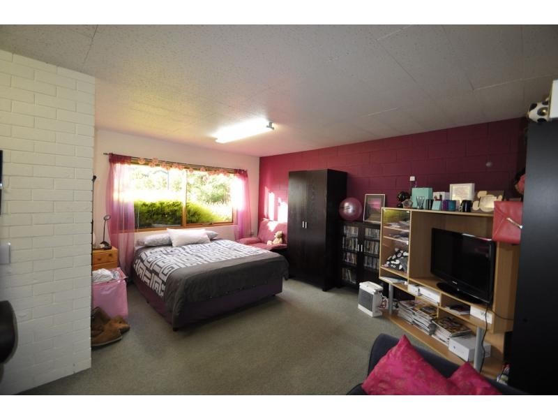 8 Holland Court, Howrah TAS 7018