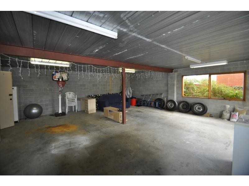 8 Holland Court, Howrah TAS 7018