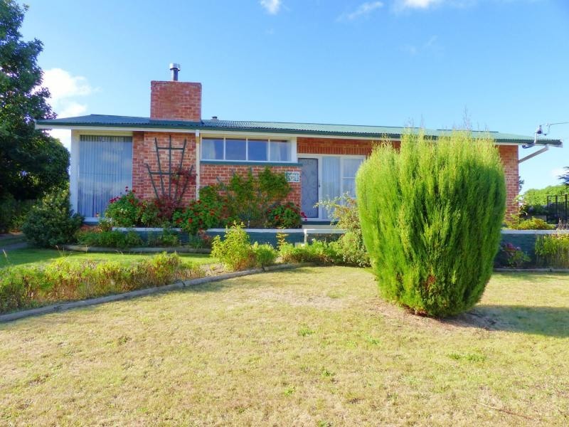 101 Emu Bay Road, Deloraine TAS 7304
