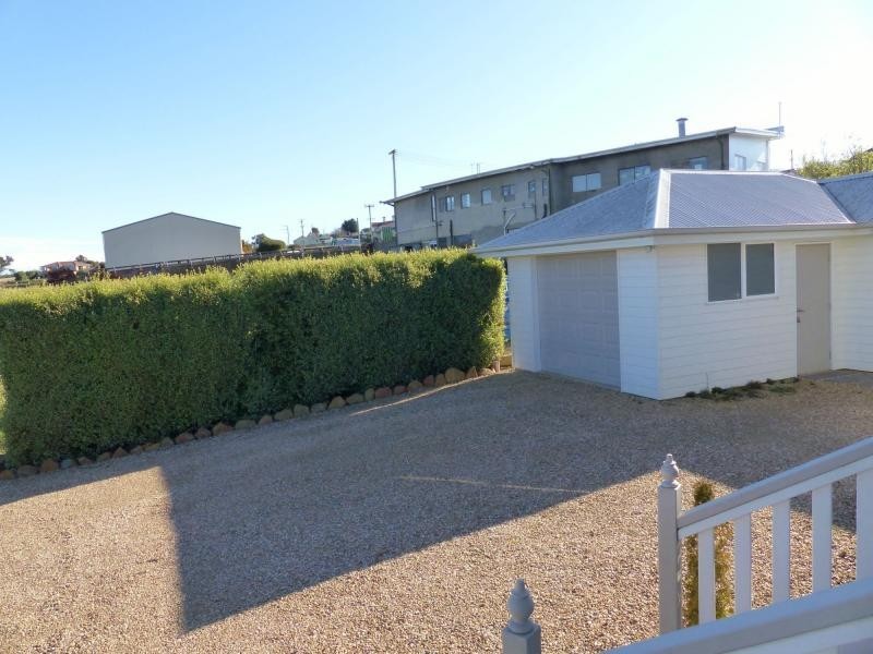 Deloraine TAS 7304