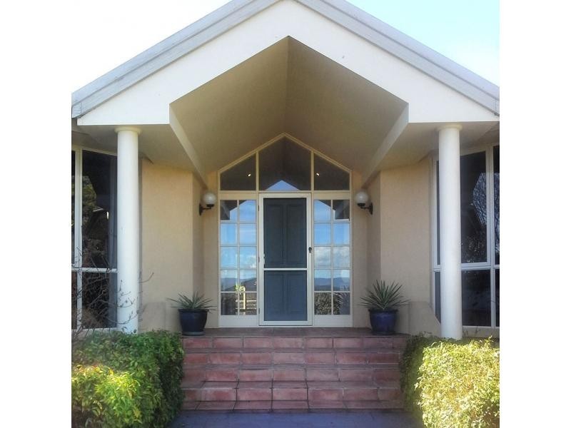 11 Gleadow Street, Deloraine TAS 7304