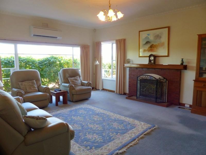 127 Emu Bay Road, Deloraine TAS 7304