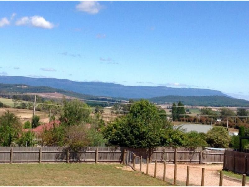 3 Gleadow Street, Deloraine TAS 7304