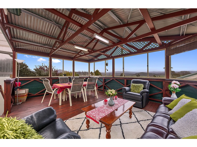 146 Emu Bay Rd, Deloraine TAS 7304