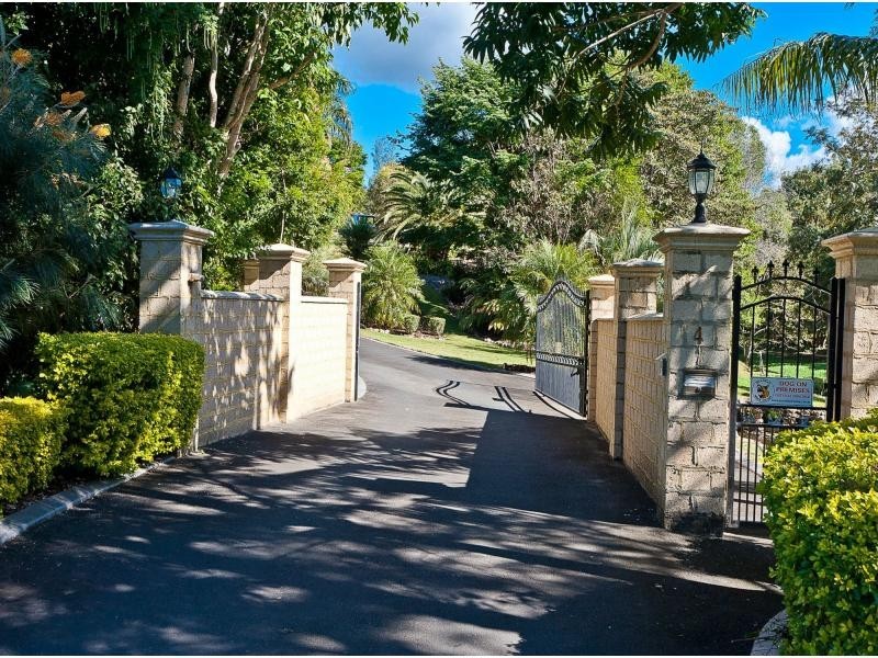 4 Hickory Place, Cedar Creek QLD 4520