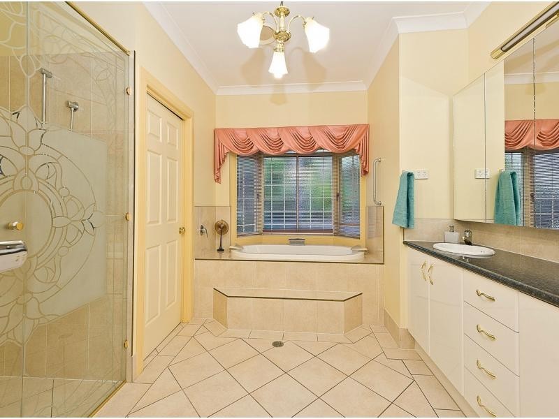 4 Hickory Place, Cedar Creek QLD 4520