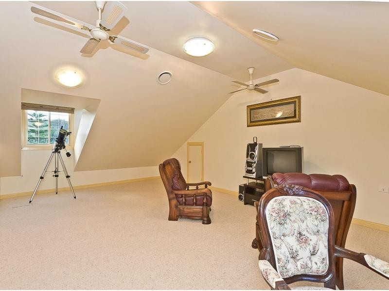 4 Hickory Place, Cedar Creek QLD 4520