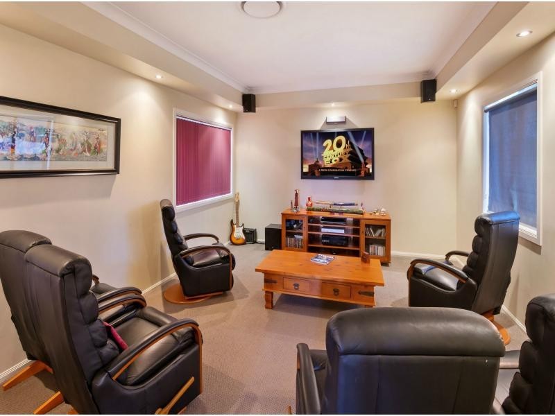 18 Ascot Crescent, Samford Valley QLD 4520