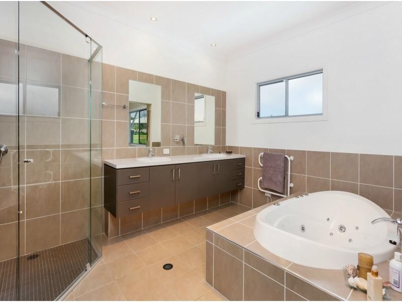 18 Ascot Crescent, Samford Valley QLD 4520