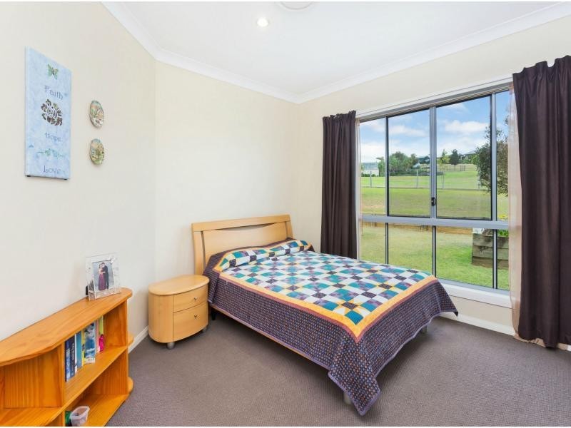 18 Ascot Crescent, Samford Valley QLD 4520